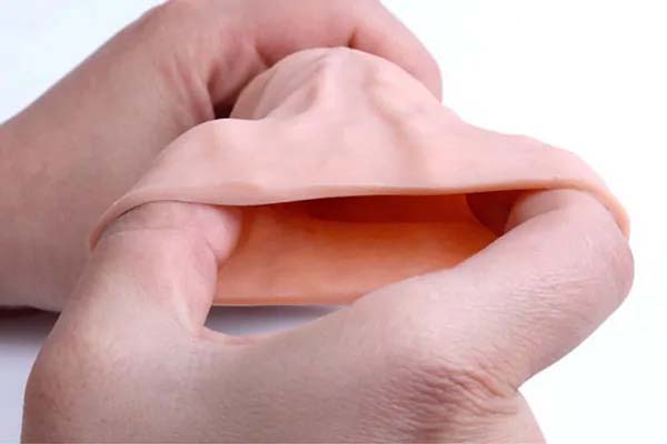 Sản phẩm được làm từ chất liệu silicon cao cấp nên độ co giãn cực tốt
