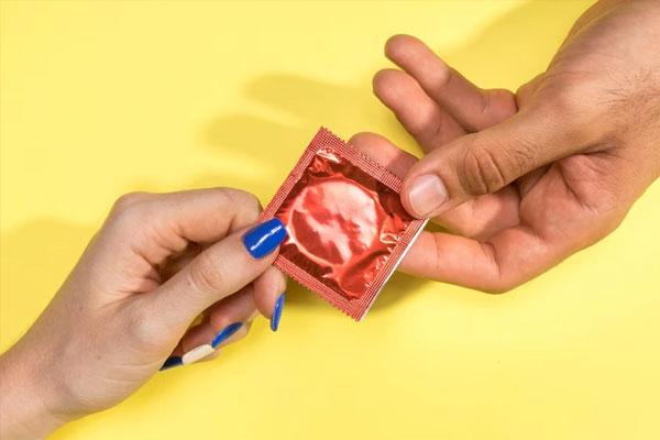 Durex đỏ là lựa chọn lý tưởng cho những cặp đôi muốn tăng cảm giác tự nhiên