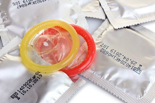 Kiểm tra bao cao su trước khi sử dụng