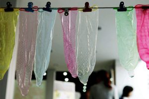 Sử dụng lại bao cao su có thể tiềm ẩn những nguy cơ sau